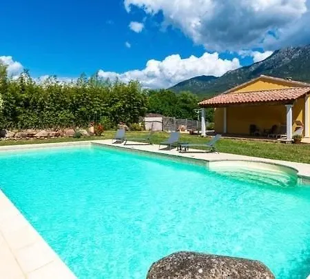 Avec Piscine Hébergement de vacances