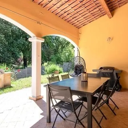 Avec Piscine Holiday home Tavaco